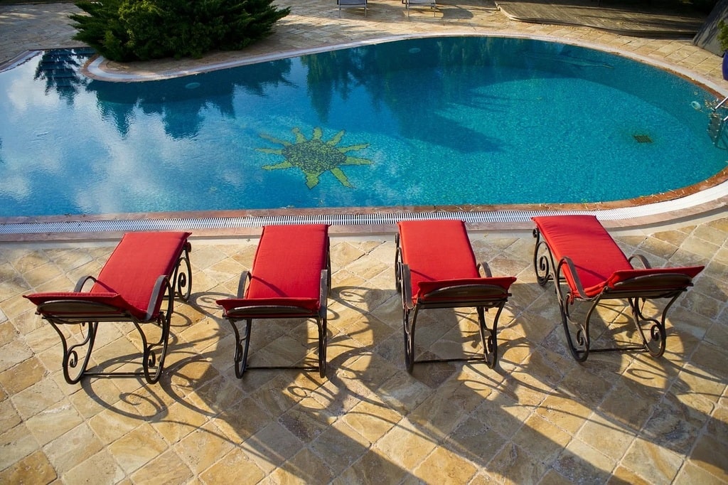 Aménager son extérieur avec des experts en piscine et jardin à Arras